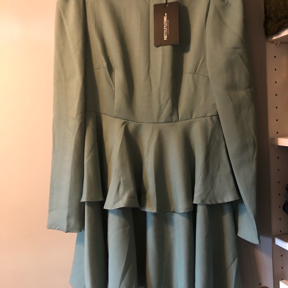 NWT PrettyLittleThings, Ruffled Layered Dress - Picture 3 of 5